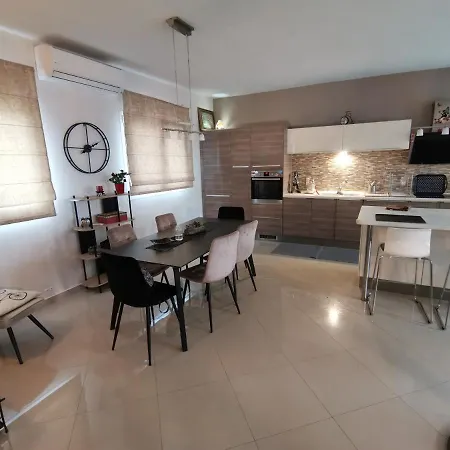 Key Point Town House Vakantiehuis Corfu (city)
